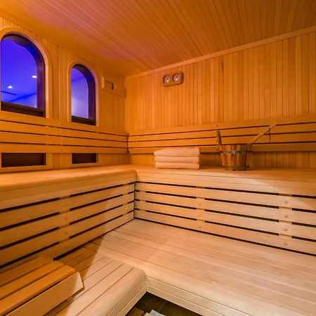 Luxury Chalet With Pool شاليه